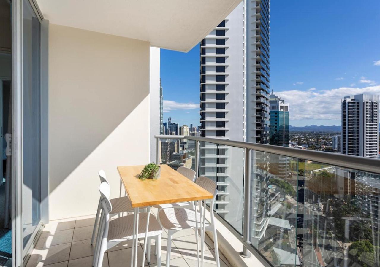 2 Bdrm Towers Of Chevron, 19th Floor Amazing View * Gold Coast