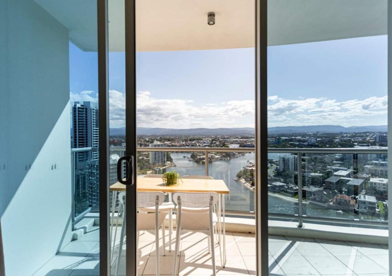 2 Bdrm Towers Of Chevron, 19th Floor Amazing View Apartment